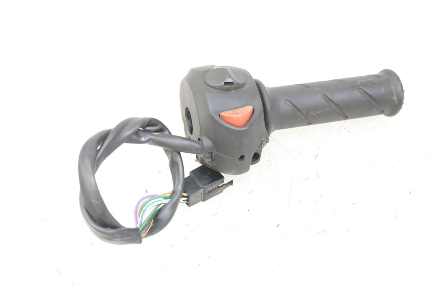 photo de RECHTS SCHALTER PEUGEOT SATELIS 125 (2013 - 2018) - Details der Befestigungspunkte