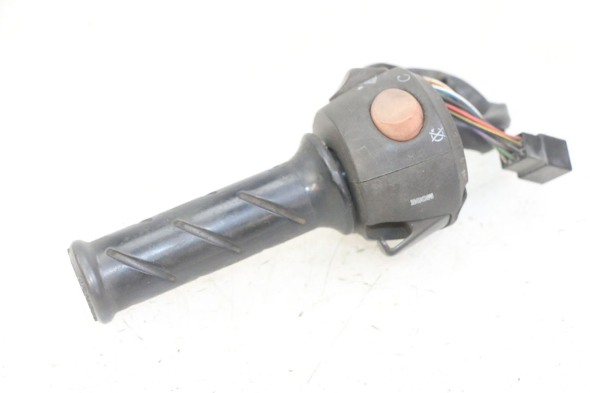 photo de RECHTS SCHALTER PEUGEOT SATELIS 125 (2013 - 2018) - Details der Befestigungspunkte