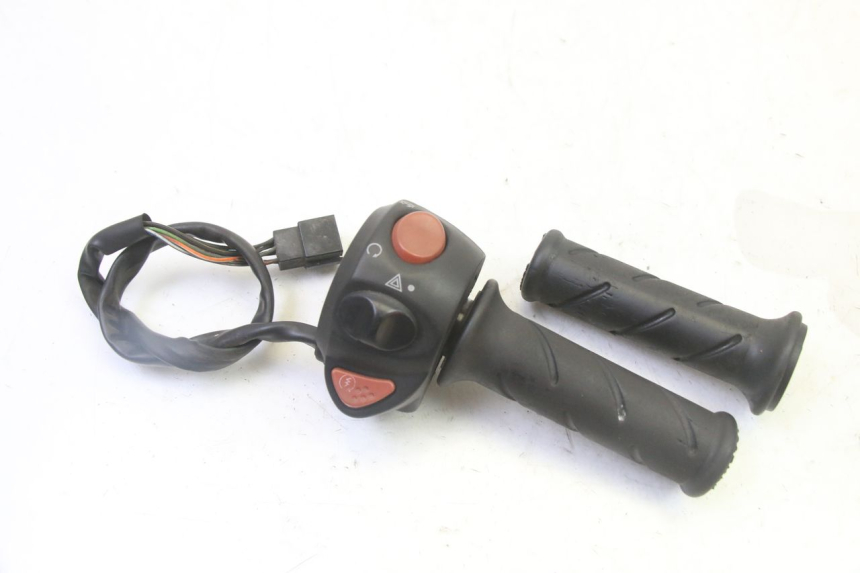 photo de RECHTS SCHALTER PEUGEOT SATELIS 125 (2013 - 2018) - Hauptansicht