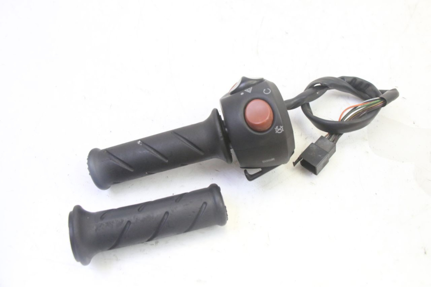 photo de RECHTS SCHALTER PEUGEOT SATELIS 125 (2013 - 2018) - Alternative Perspektive