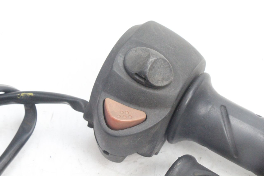 photo de RECHTER LENKERHEBEL PEUGEOT SATELIS 125 (2006 - 2009) - Zoom auf Gebrauchszustand