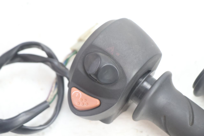 photo de RECHTER LENKERHEBEL PEUGEOT SATELIS 125 (2006 - 2009) - Detailansicht des Bauteils
