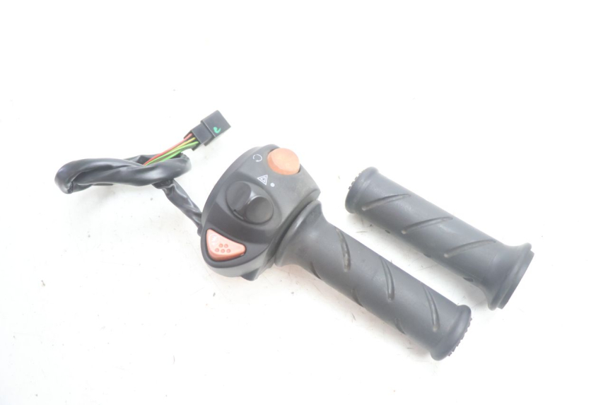 photo de RECHTS SCHALTER PEUGEOT SATELIS 125 (2013 - 2018) - Hauptansicht