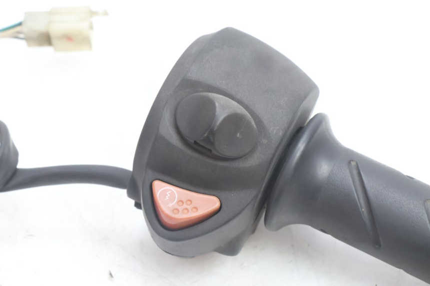 photo de RECHTER LENKERHEBEL PEUGEOT SATELIS 125 (2006 - 2009) - Detailansicht des Bauteils