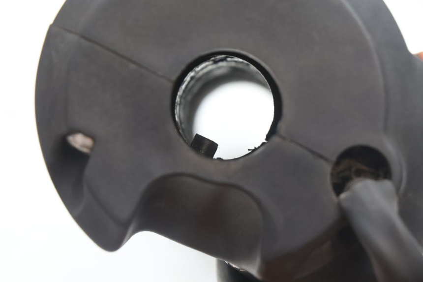 photo de RECHTER LENKERHEBEL PEUGEOT SATELIS 125 (2006 - 2009) - Details der Befestigungspunkte