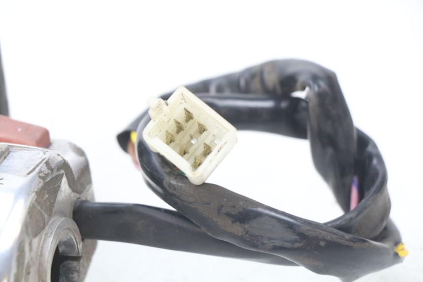 photo de RECHTS SCHALTER KYMCO SENTO 50 (2008 - 2013) - Details der Befestigungspunkte