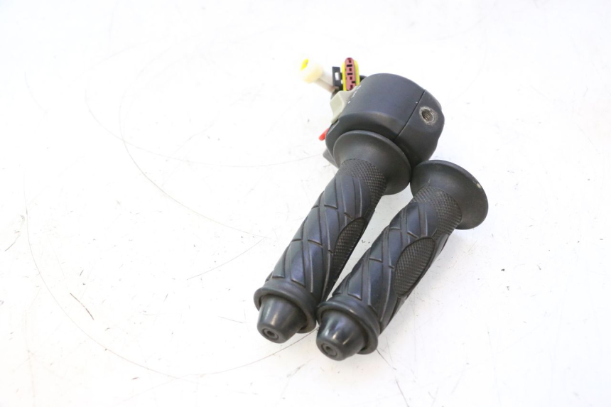 photo de RECHTS SCHALTER RIDE SLASH 2T 50 (2012 - 2014) - Details der Befestigungspunkte