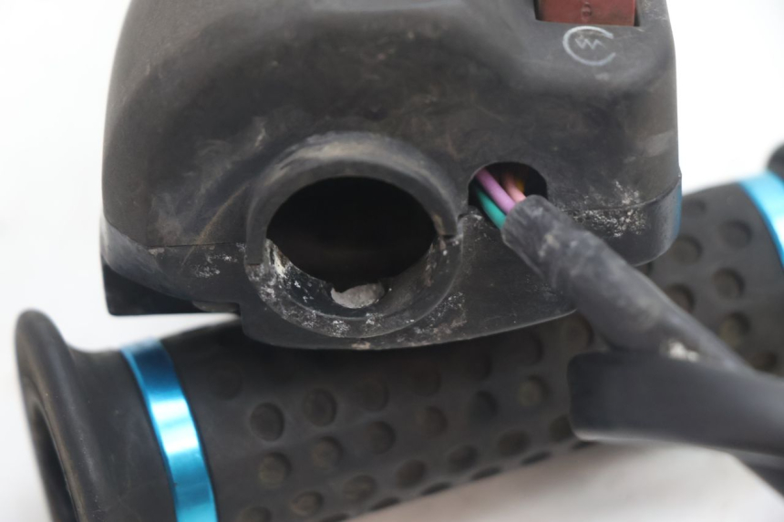 photo de RECHTER LENKERHEBEL PEUGEOT SPEEDFIGHT LC 50 (1996 - 2002) - Details der Befestigungspunkte