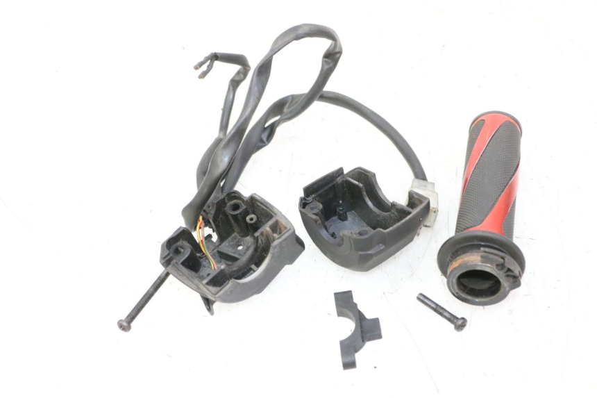 photo de RECHTS SCHALTER APRILIA SR R 2T LC 50 (2018 - 2021) - Detailansicht des Bauteils