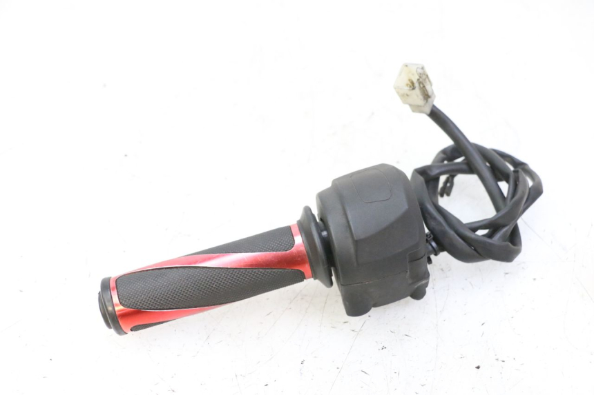 photo de RECHTS SCHALTER APRILIA SR R 2T LC 50 (2018 - 2021) - Details der Befestigungspunkte