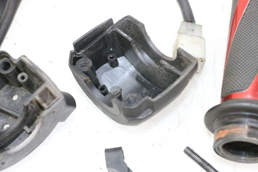 photo de RECHTS SCHALTER APRILIA SR R 2T LC 50 (2018 - 2021) - Geprüftes Gebrauchtteil