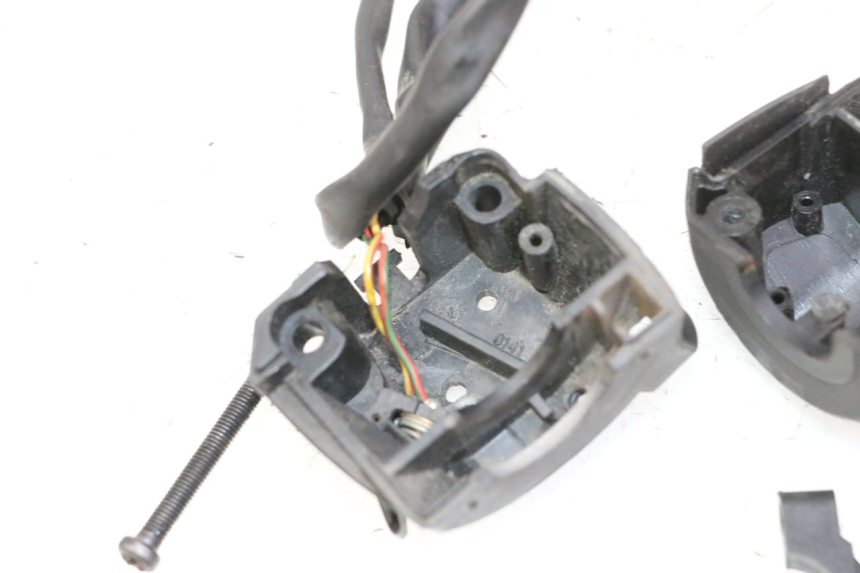 photo de RECHTS SCHALTER APRILIA SR R 2T LC 50 (2018 - 2021) - Kennzeichnungen und Originalreferenzen