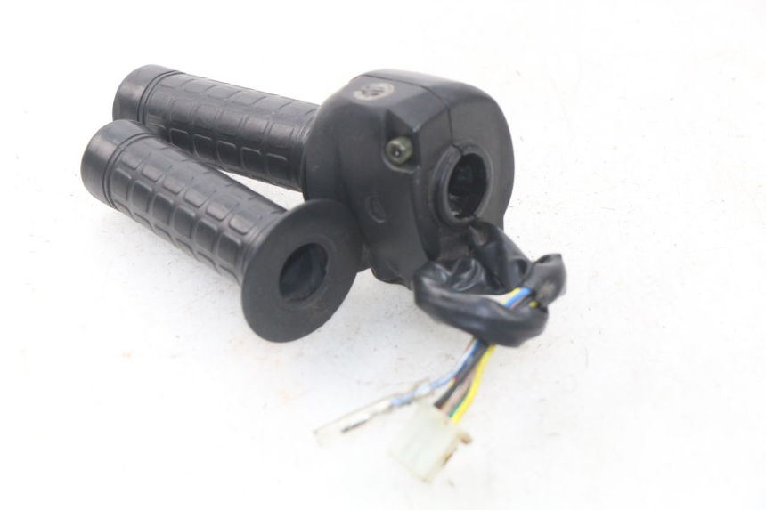 photo de RECHTS SCHALTER FYM STRADA 50 (2007 - 2014) - Technische Nahaufnahme