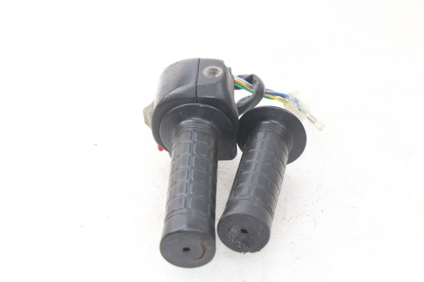 photo de RECHTS SCHALTER FYM STRADA 50 (2007 - 2014) - Gesamtansicht des Produkts