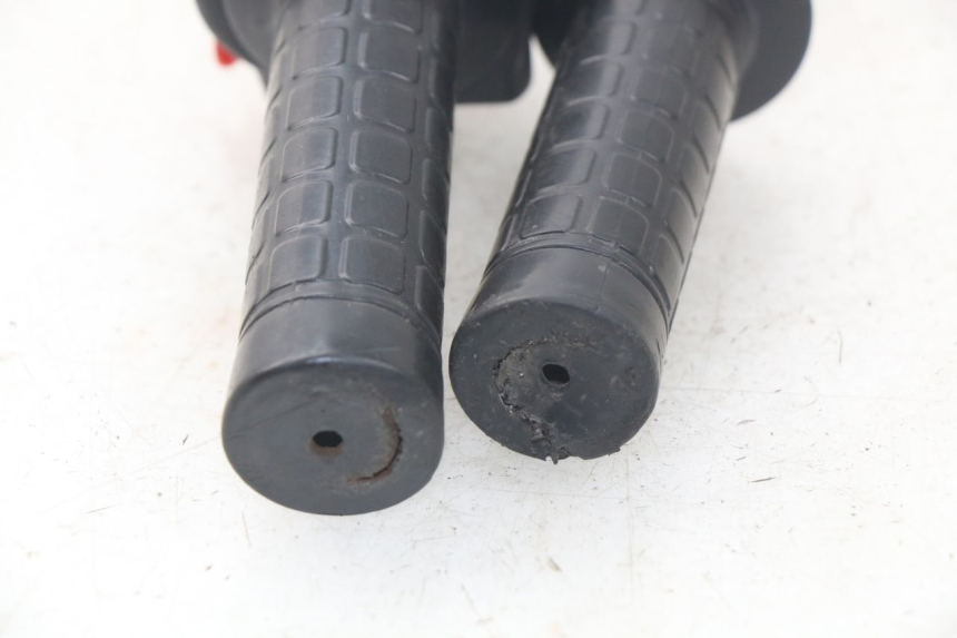 photo de RECHTS SCHALTER FYM STRADA 50 (2007 - 2014) - Details der Befestigungspunkte