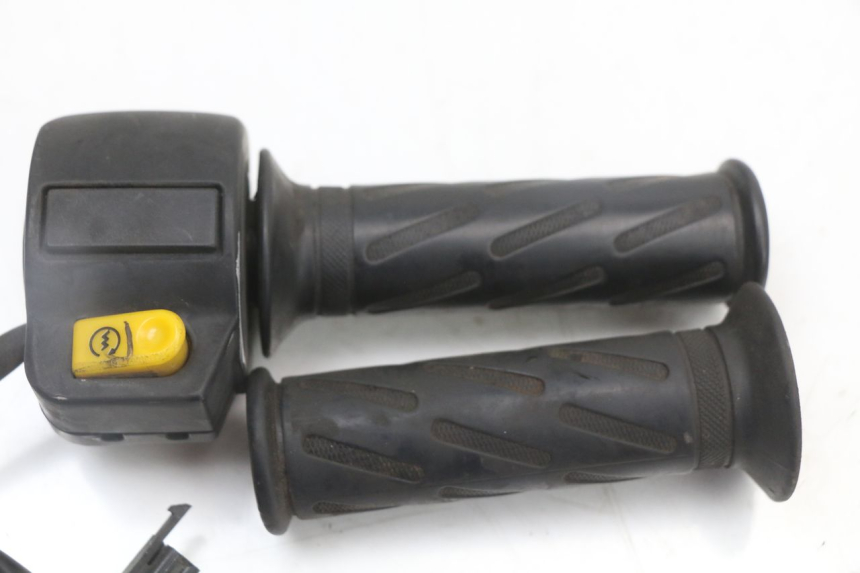 photo de RECHTS SCHALTER PEUGEOT STREETZONE 2T 50 (2014 - 2019) - Detailansicht des Bauteils