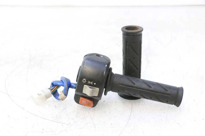 photo de RECHTS SCHALTER KYMCO SUPER 8 2T 50 (2007 - 2013) - Hauptansicht