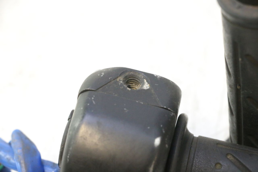photo de RECHTS SCHALTER KYMCO SUPER 8 2T 50 (2007 - 2013) - Detailansicht des Bauteils