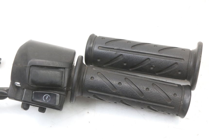 photo de RECHTS SCHALTER KYMCO SUPER 8 4T 50 (2021 - 2024) - Zoom auf Gebrauchszustand