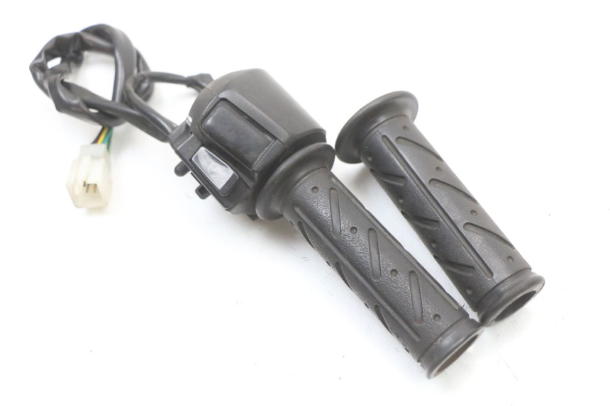 photo de RECHTS SCHALTER KYMCO SUPER 8 4T 50 (2021 - 2024) - Technische Nahaufnahme