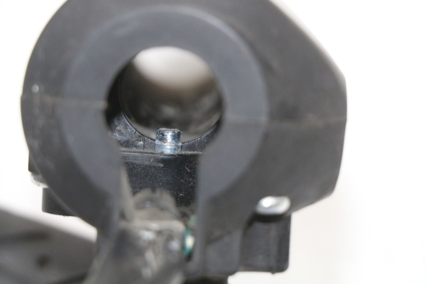 photo de RECHTS SCHALTER KYMCO SUPER 8 4T 50 (2021 - 2024) - Details der Befestigungspunkte