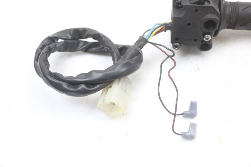 photo de RECHTS SCHALTER SUZUKI BURGMAN 125 (2018 - 2021) - Details der Befestigungspunkte