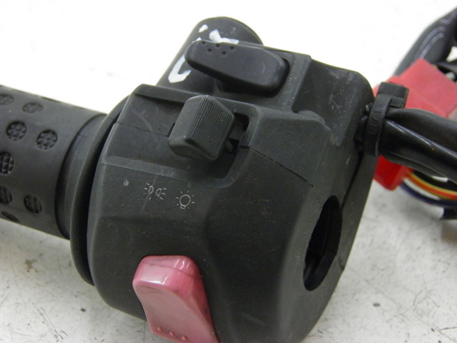 photo de RECHTS SCHALTER SYM GTS 125 (2005 - 2008) - Details der Befestigungspunkte