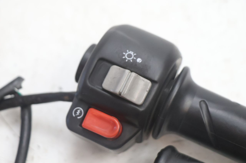 photo de RECHTER LENKERHEBEL PEUGEOT TREKKER 50 (1995 - 2004) - Detailansicht des Bauteils