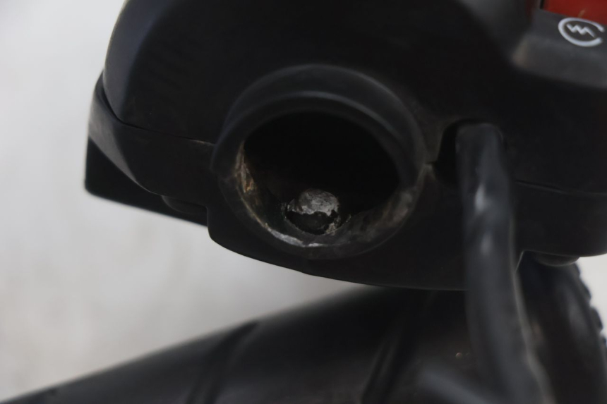 photo de RECHTER LENKERHEBEL PEUGEOT TREKKER 50 (1995 - 2004) - Details der Befestigungspunkte