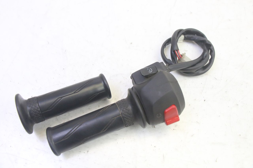 photo de RECHTS SCHALTER YAMAHA TZR 50 (2008 - 2016) - Zoom auf Gebrauchszustand