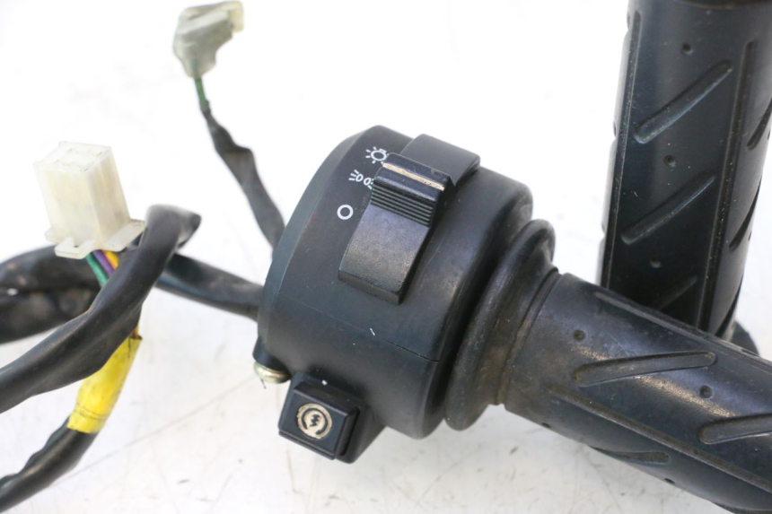 photo de RECHTS SCHALTER DAELIM VJ ROADWIN 125 (2004 - 2007) - Detailansicht des Bauteils