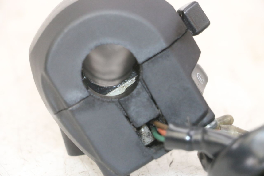 photo de RECHTER LENKERHEBEL YAMAHA X-MAX XMAX 125 (2010 - 2013) - Zoom auf Gebrauchszustand