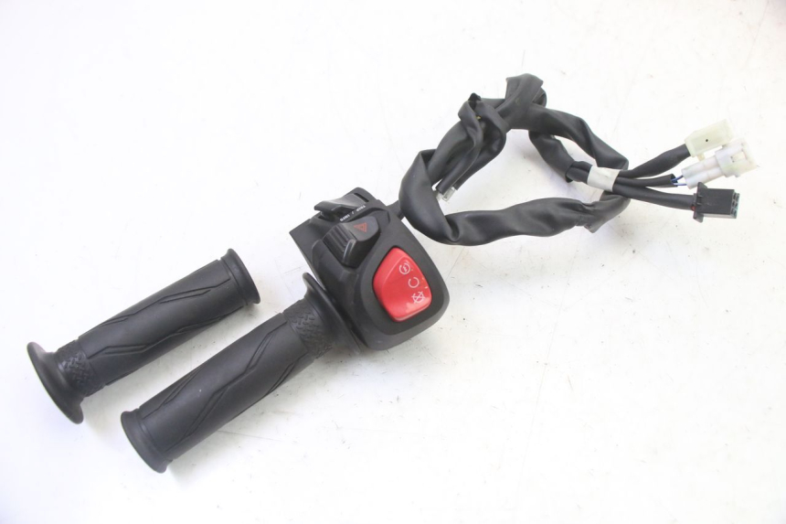 photo de RECHTS SCHALTER YAMAHA XMAX X-MAX 125 (2021 - 2025) - Alternative Perspektive