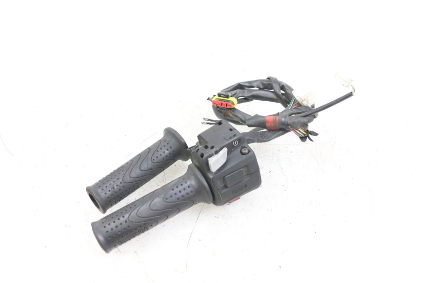 photo de RECHTER LENKERHEBEL PIAGGIO X10 125 (2012 - 2017) - Technische Nahaufnahme