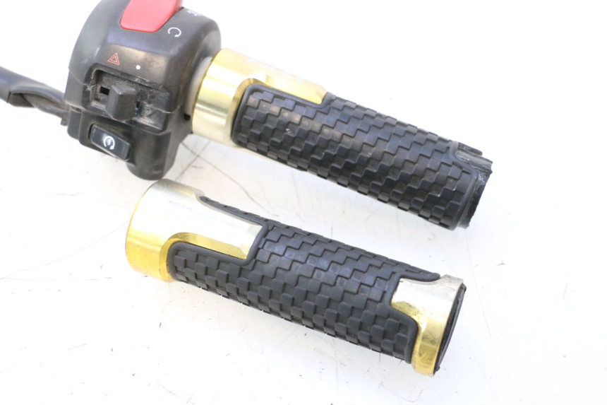 photo de RECHTS SCHALTER YAMAHA XP T-MAX ABS 500 (2005 - 2005) - Alternative Perspektive
