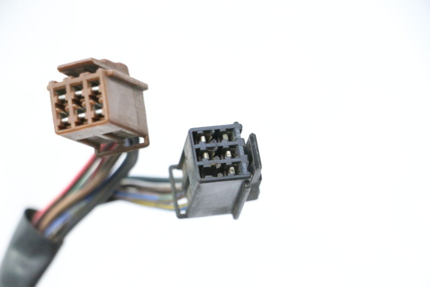 photo de RECHTS SCHALTER YAMAHA XP T-MAX ABS 500 (2005 - 2005) - Oberflächenzustand und Material