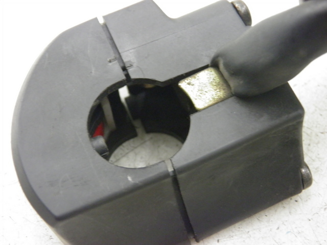 photo de RECHTS SCHALTER YAMAHA XJS DIVERSION 600 (2000 - 2003) - Details der Befestigungspunkte