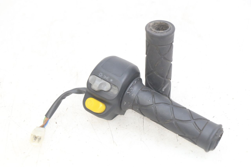 photo de RECHTER LENKERHEBEL YAMAHA YP MAJESTY 125 (1998 - 2001) - Hauptansicht