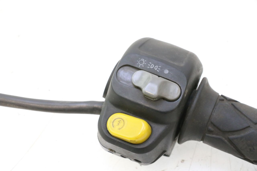 photo de RECHTER LENKERHEBEL YAMAHA YP MAJESTY 125 (1998 - 2001) - Detailansicht des Bauteils
