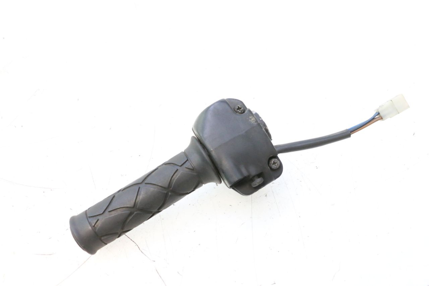 photo de RECHTER LENKERHEBEL YAMAHA YP MAJESTY 125 (1998 - 2001) - Alternative Perspektive
