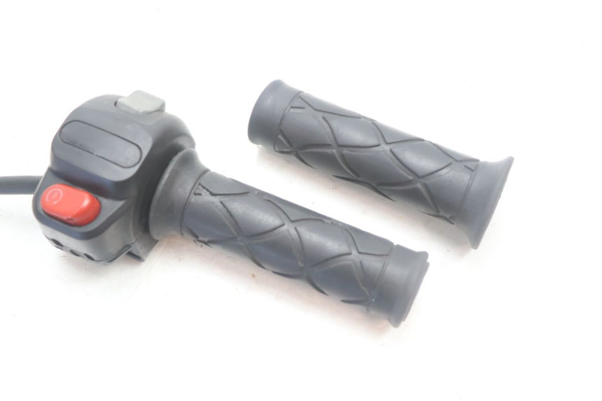 photo de RECHTER LENKERHEBEL YAMAHA YP MAJESTY 125 (2007 - 2010) - Detailansicht des Bauteils