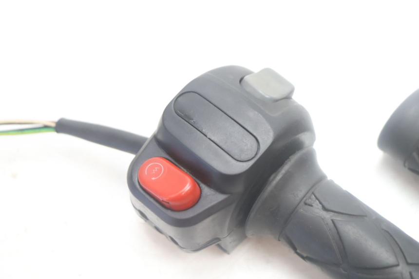 photo de RECHTER LENKERHEBEL YAMAHA YP MAJESTY 125 (2007 - 2010) - Zoom auf Gebrauchszustand