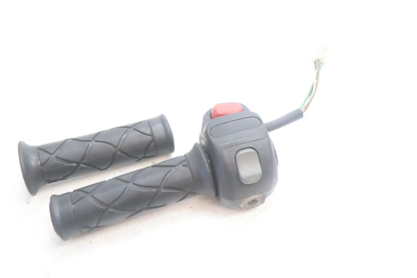 photo de RECHTER LENKERHEBEL YAMAHA YP MAJESTY 125 (2007 - 2010) - Technische Nahaufnahme