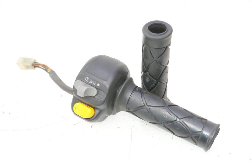 photo de RECHTER LENKERHEBEL YAMAHA YP MAJESTY 125 (1998 - 2001) - Hauptansicht