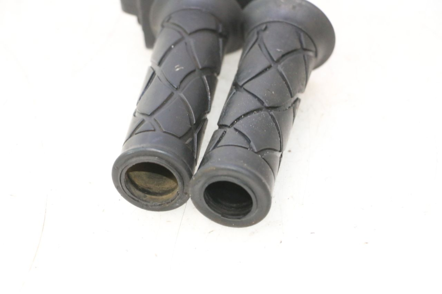 photo de RECHTER LENKERHEBEL YAMAHA YP MAJESTY 125 (1998 - 2001) - Oberflächenzustand und Material