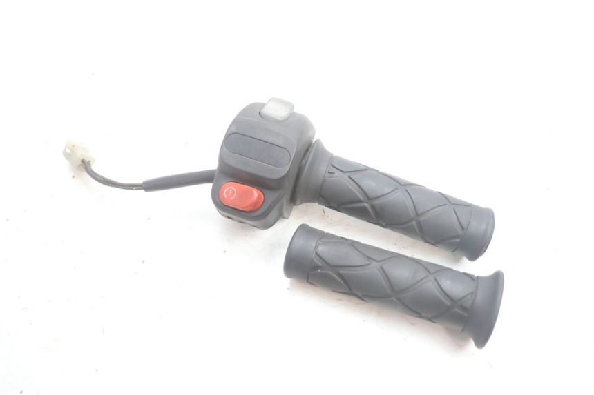 photo de RECHTER LENKERHEBEL YAMAHA YP MAJESTY 125 (2002 - 2006) - Hauptansicht