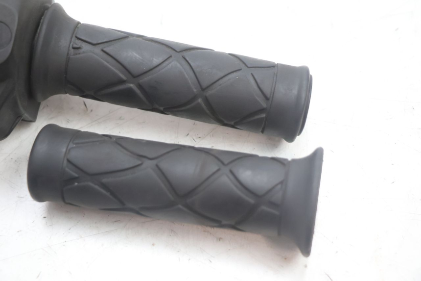 photo de RECHTER LENKERHEBEL YAMAHA YP MAJESTY 125 (2002 - 2006) - Zoom auf Gebrauchszustand
