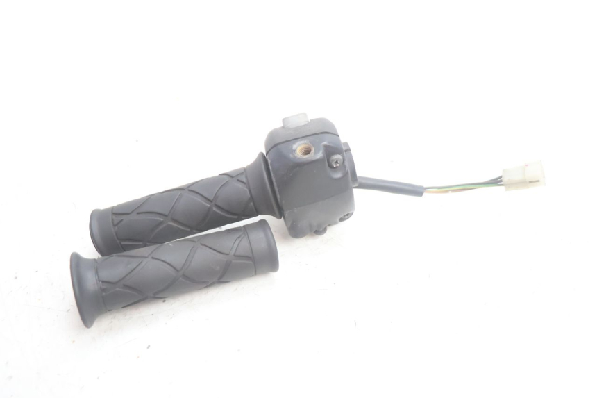 photo de RECHTER LENKERHEBEL YAMAHA YP MAJESTY 125 (2002 - 2006) - Technische Nahaufnahme