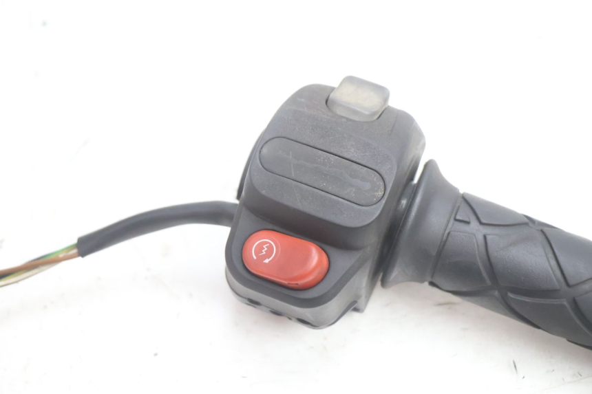 photo de RECHTER LENKERHEBEL YAMAHA YP MAJESTY 125 (2002 - 2006) - Detailansicht des Bauteils