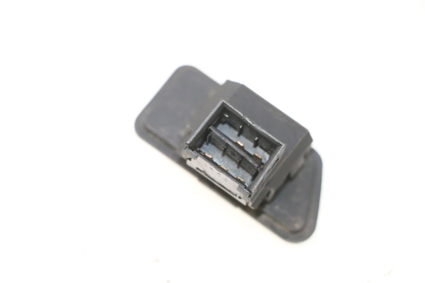 photo de BLINKERHEBEL NOTAUSGANG YAMAHA XMAX X-MAX 125 (2006 - 2009) - Alternative Perspektive